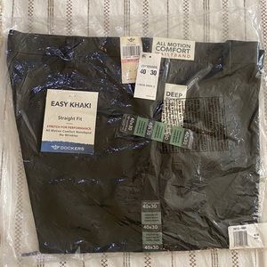 NWT. Men’s Dockers . Easy khaki. Straight fit
